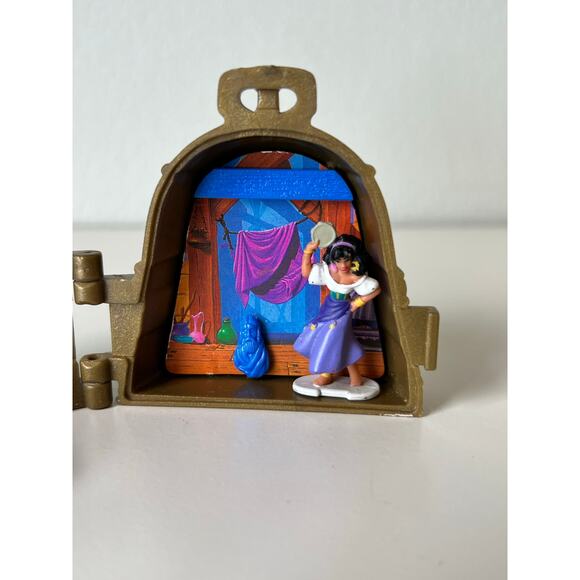 Vintage Polly Pocket Disney Hunchback of Notre Dame Locket with 1 Figure - Picture 4 of 7